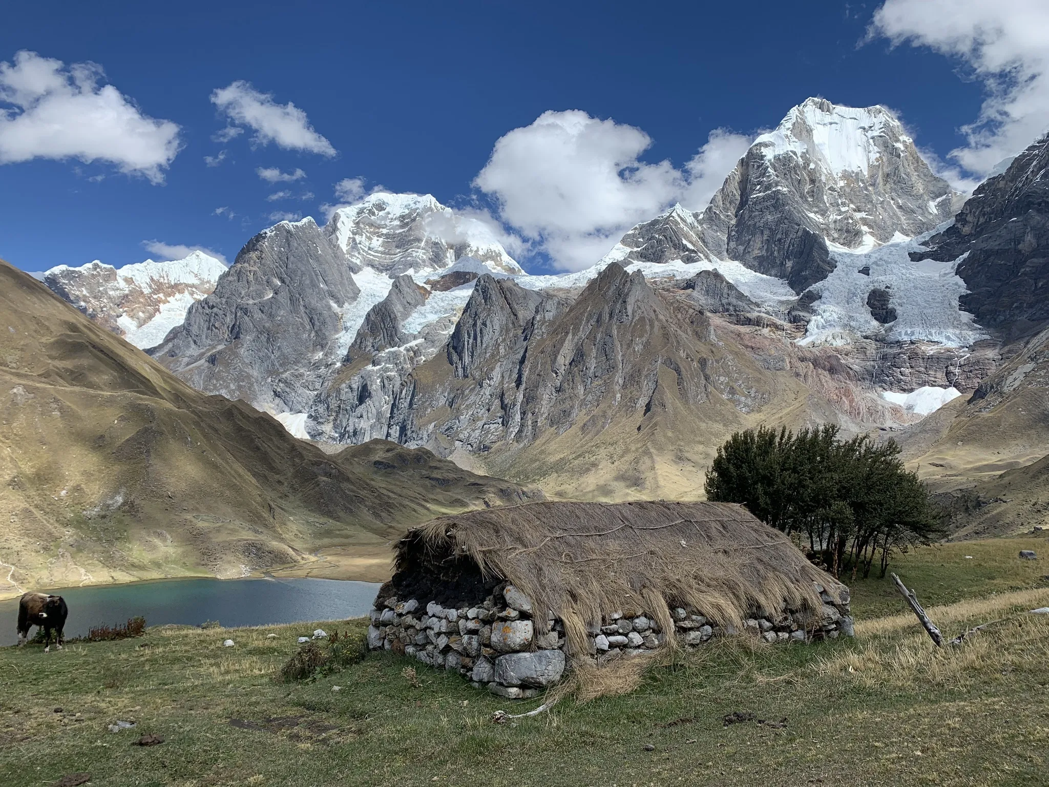 Foto de una casa frente a la laguna