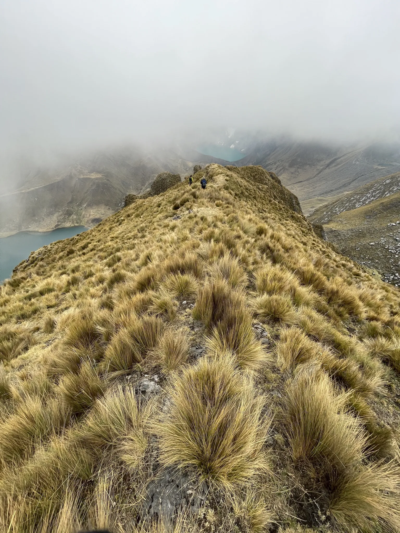 Foto aplia desde una maotaña sobre la coordillera