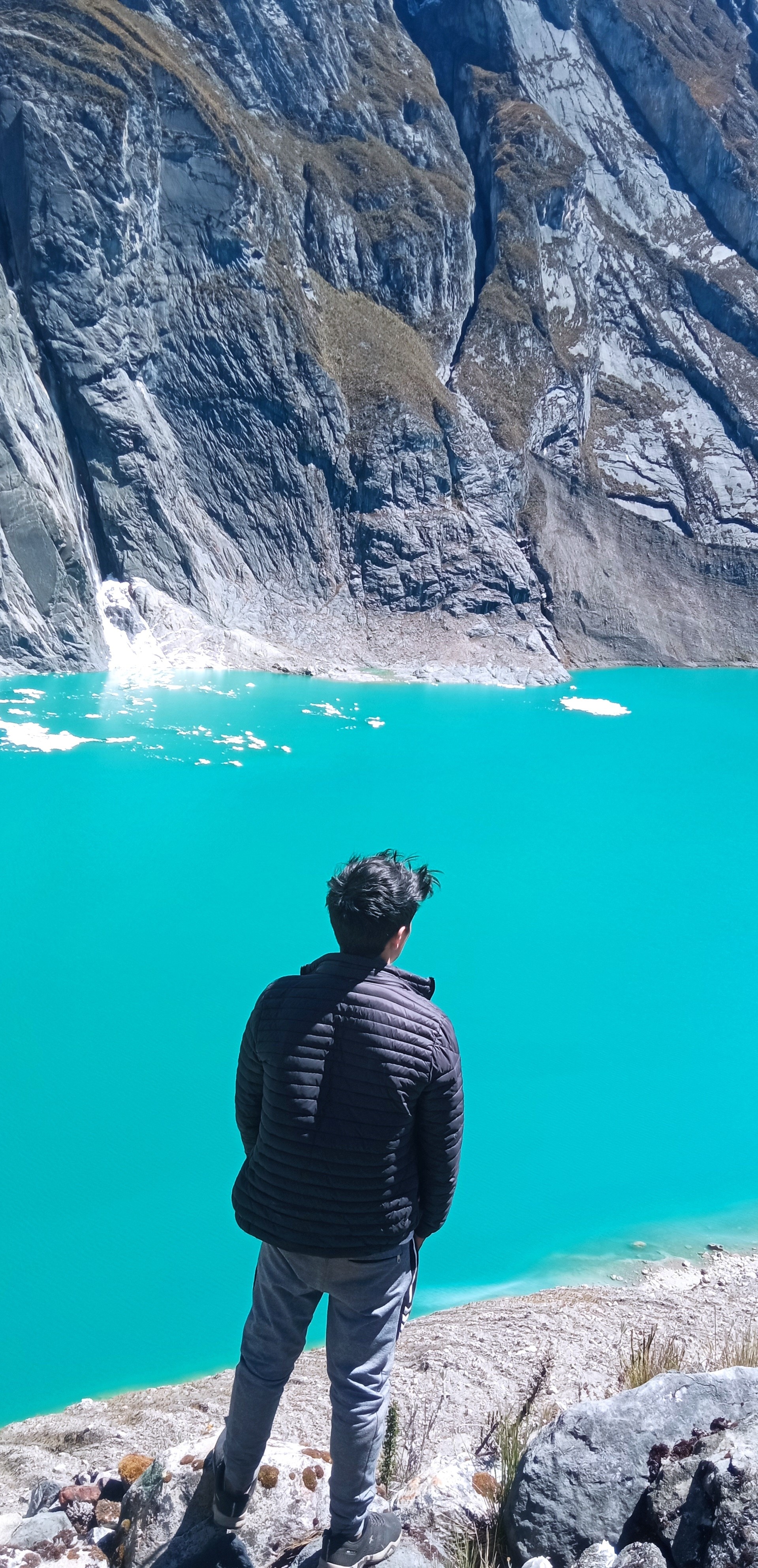 Foto de una de las lagunas de Huayhuash