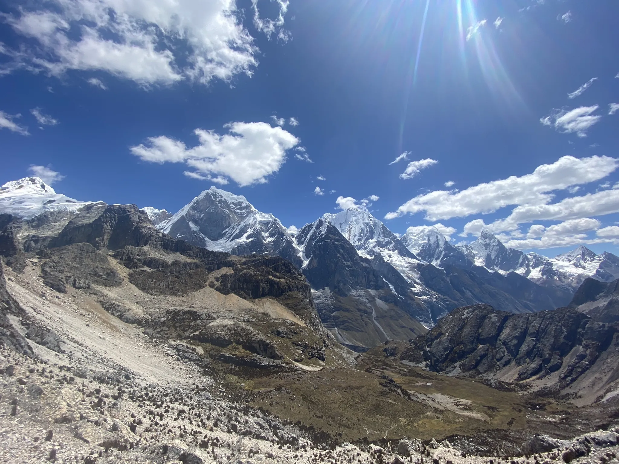 Foto panorámica de la coordillera Huayhuash